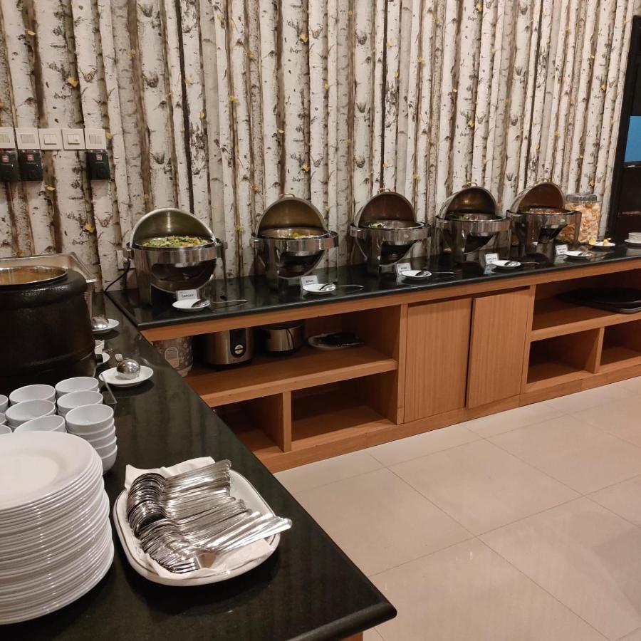 Naka Hotel Kupang ภายนอก รูปภาพ